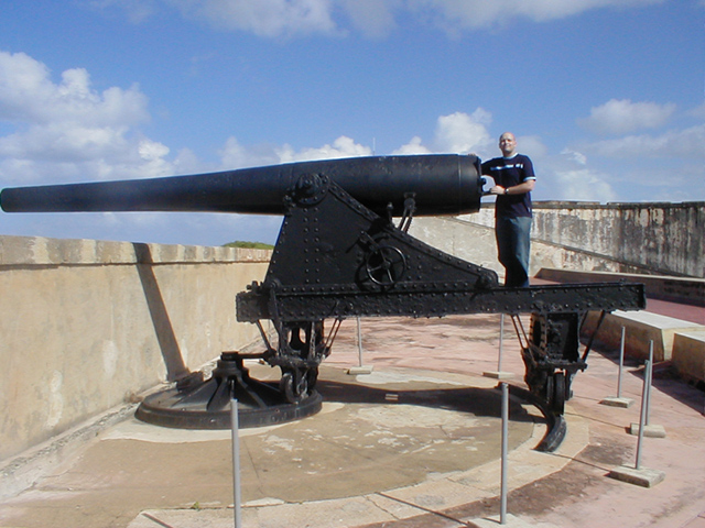 Castillo de San Crist&oacute;bal - Billy with cannon